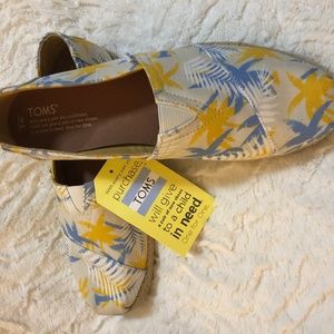 BNWT Toms Tropical Canvas Womens Shoes